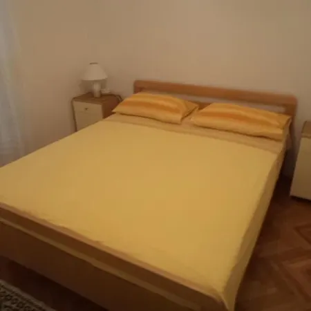 Gasthof And With Parking Space - 13979 Makarska