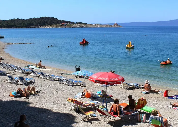 Gostinjska kuća And With Parking Space - 13979 Makarska