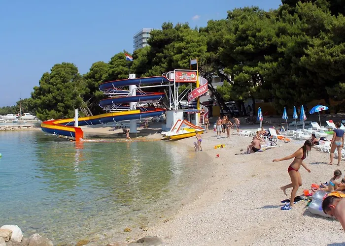 Gostinjska kuća And With Parking Space - 13979 Makarska