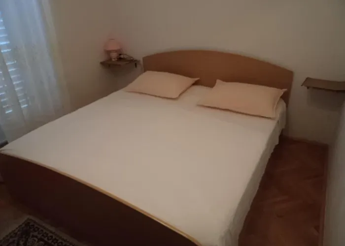 And With Parking Space - 13979 Gostinjska kuća