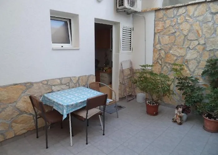 And With Parking Space - 13979 Gostinjska kuća